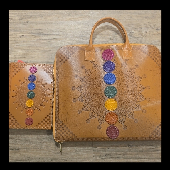 Rare Laptop Bag Chakra Embossed Tan Leather and Notebook Set - Picture 4 of 10